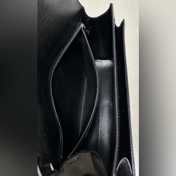 Louis Vuitton Pochette Serie Dragonne Epi Black - Picture 12 of 16